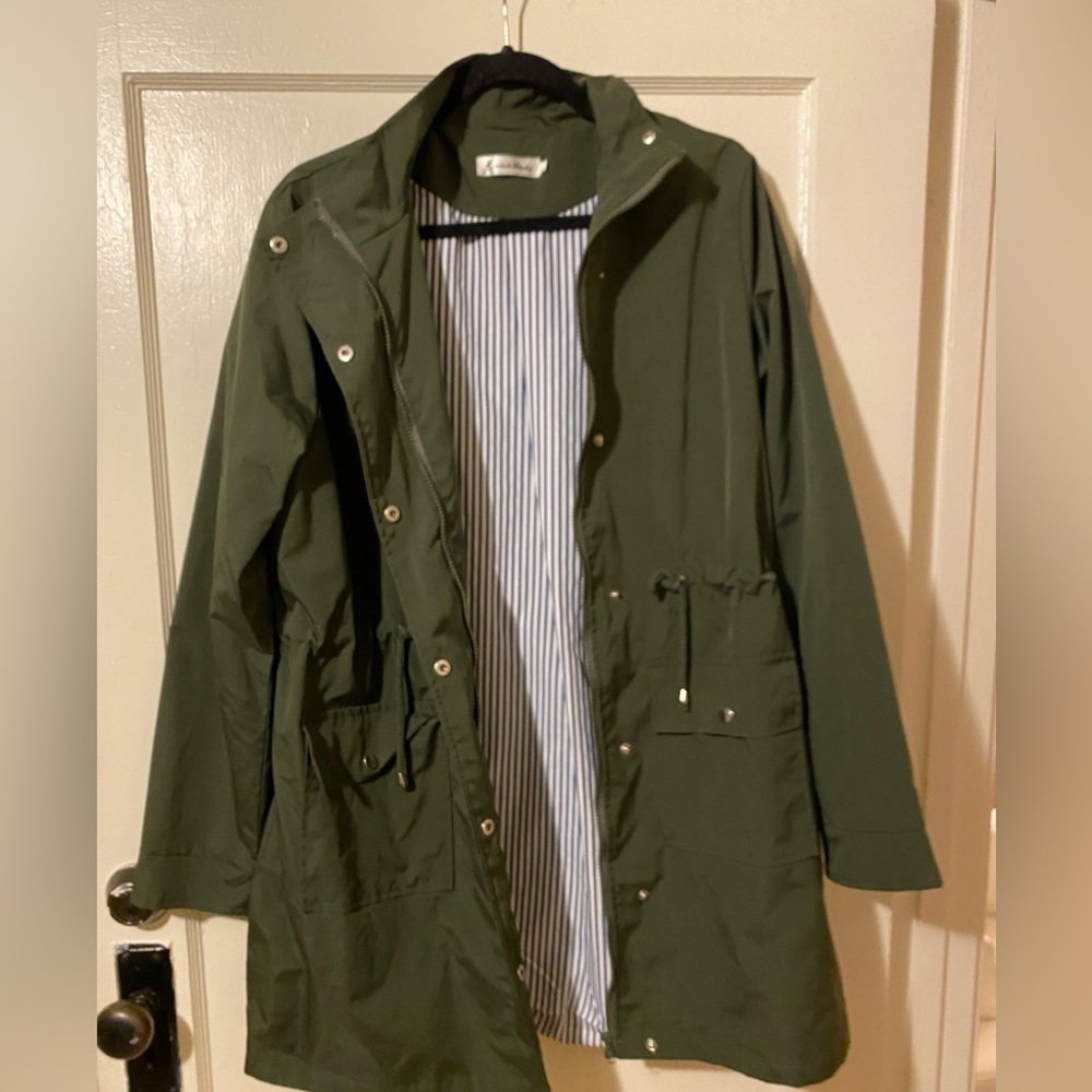 Green rain shell / trench coat